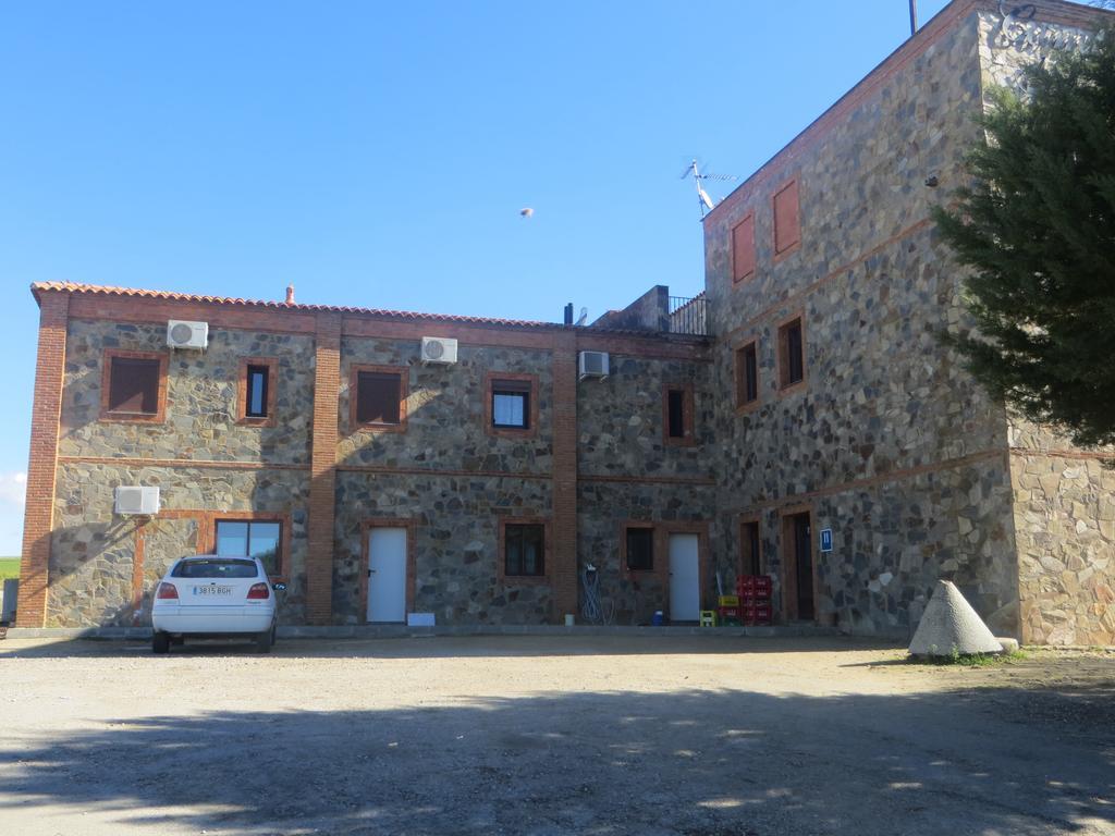 Hostal Rest. Campoabierto Valencia de las Torres Bagian luar foto