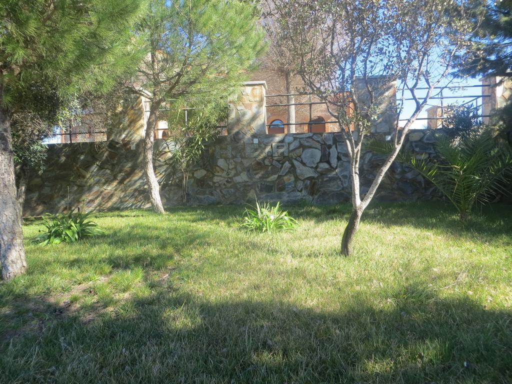 Hostal Rest. Campoabierto Valencia de las Torres Bagian luar foto