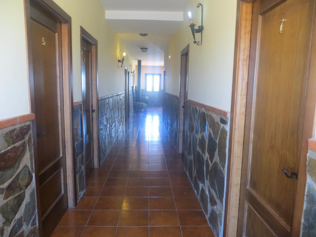 Hostal Rest. Campoabierto Valencia de las Torres Bagian luar foto