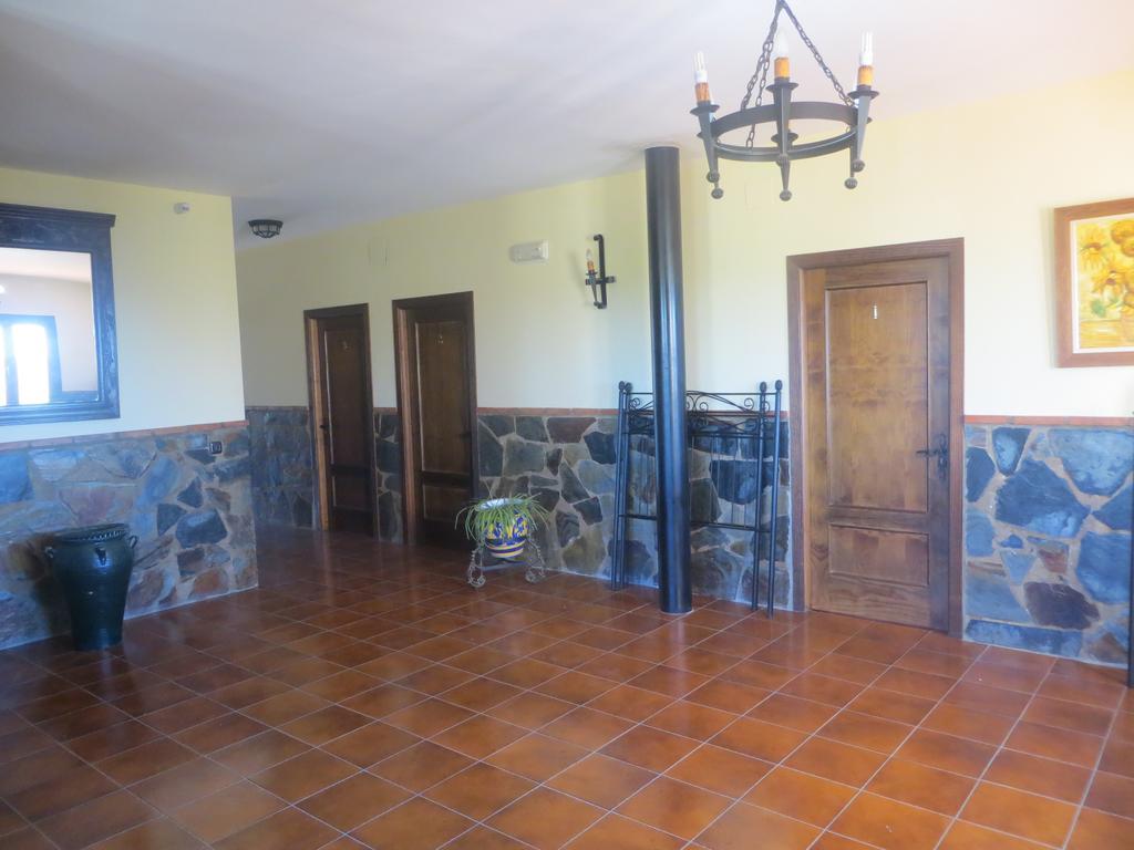 Hostal Rest. Campoabierto Valencia de las Torres Bagian luar foto